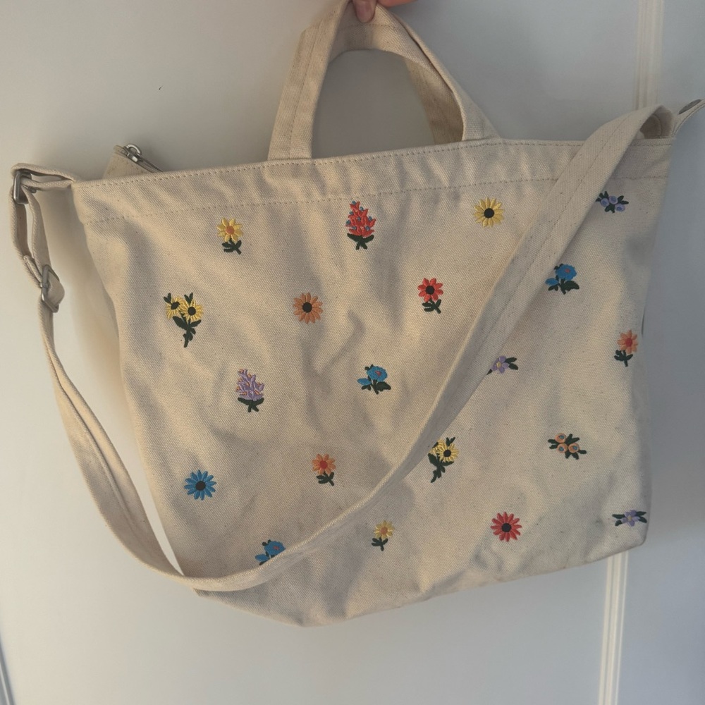 Baggu Horizontal Zip Duck Bag embrodiered ditsy floral